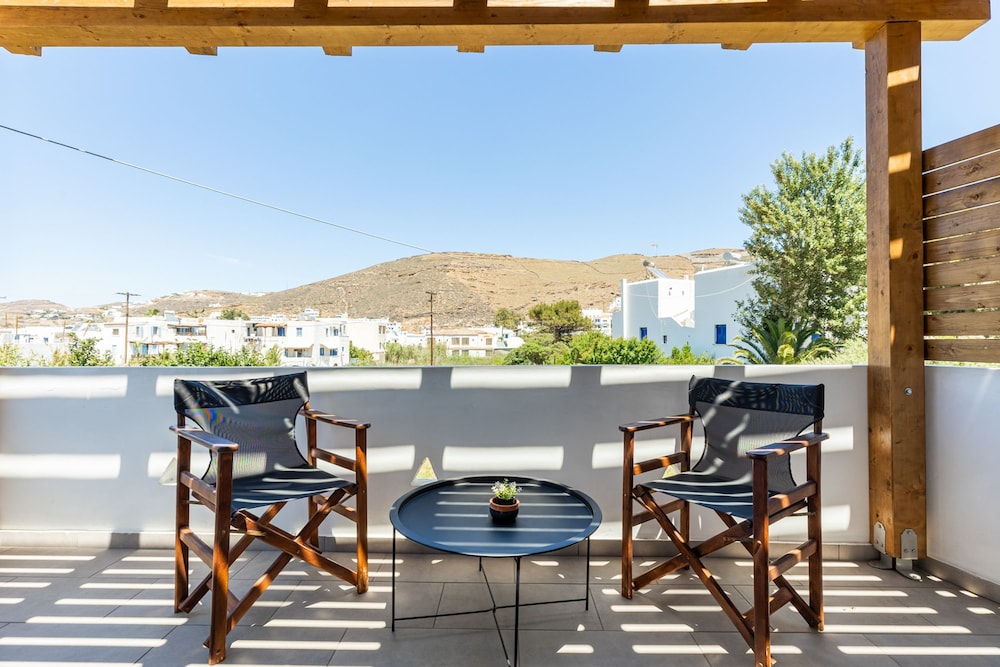 Thiramna Apts, Kythnos