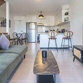 Kozyguru | Balmain | Townhouse bridge view or Charming Comfy Studio