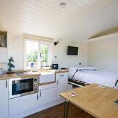 1B Deluxe Cabin - Free Parking, King-size Bed