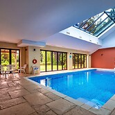 Cottage in Cotswolds With Private Pool Access