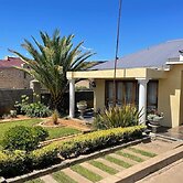 Serenity Heights Backpackers Lodge