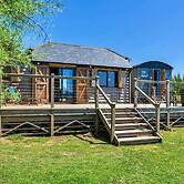Lodge in Cornwall With Widemouth Bay Views