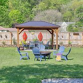 Walk to River & Trails: Cozy Damascus Cottage!