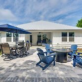 Walk to Beach: Family Retreat in Panama City!