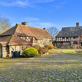 Characterful Cottage With hot Tub, No Deposit