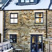 Countryside Retreat With Stunning Views, No Deposit