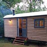 Shepherd's Hut in Sussex With Fire Pit & Wildlife