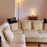 Stylish Happiness Home in Surrey
