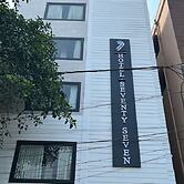 HOTEL SEVENTY SEVEN