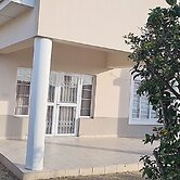 Modern Executive Unit