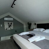 WHITE HOUSES SEAFRONT LYGIA