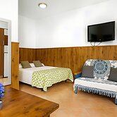 Coastal Chic Stay Near Beach