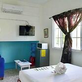 Poolside Seaview Studio w Pool & Deck Near Airport