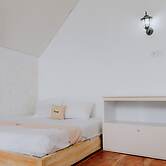 White Cabin By Travelink