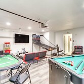 Game Room, Hot Tub & Mtn Views: Palm Springs Gem