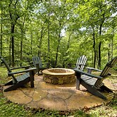 5 Mi to Helen: Hideaway w/ Deck & Grill!