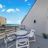 Beachfront Condo w/ Balcony on Manasota Key