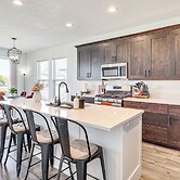 6 Mi to Great Salt Lake: Mtn-view Retreat!