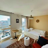 We Live In R - Suite 404