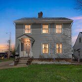 Cozy Getaway With Hot Tub, Patio & Fenced Yard 3 Bedroom Home