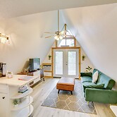 Cozy Cabin w/ Fire Pit: Walk to Lake Taneycomo!