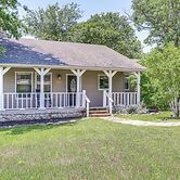 3 Mi to Boerne Lake: Getaway w/ Deck & Yard!