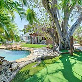 Walk to Gulf: Luxe Luau-themed Gem in Holmes Beach