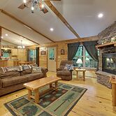 4 Mi to Beaver Lake: Peaceful Log Cabin w/ Deck!