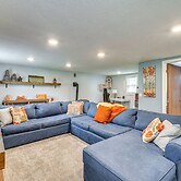 3 Mi to Erie Canal: Home w/ Hot Tub in Holley!