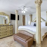 Beachfront King Suite Balcony + Jacuzzi