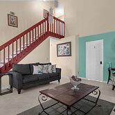 Comfortable 4BR Getaway: Wifi & Parking Included