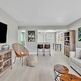 Beachside 1BR Apt Walk to Hollywood & Dania Beach