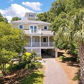 Wild Dunes Gem Walk to Beach, Pool, & Screened Porch Lounging