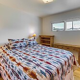 Walk to Flathead Lake: Airy Home w/ Mtn Views!