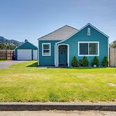 Walk to Gold Beach: Charming Cottage w/ Yard!