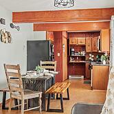 Stylish Renovated Home Open Layout, Coffee Bar + Near Hiking & Waterfa