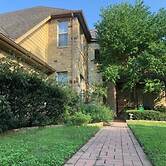 Austin Charm Home by The Key Rentals