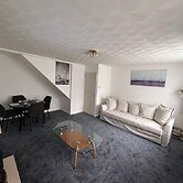 3-bed City Retreat - Sleeps 7, Garden & Parking