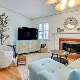 4 Mi to Dtwn Jacksonville: Chic Home w/ Porch!