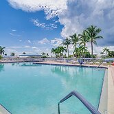 Ocean Access, Mini Golf & Pools: Jensen Beach Gem