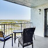 Walk to Ocean: Daytona Beach Shores Condo w/ Pool!