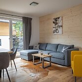 Ski-in Chalet With hot tub and Sauna