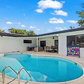 Home 6 Mi to Hollywood Beach: Grill, Swim, Relax