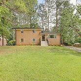 11 Mi to Dtwn Atlanta: Family Home w/ Yard