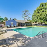 2 Mi to Manatees: Homosassa Home w/ Lanai!