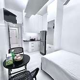 250 sq.ft Studio Apartment with Pool 3