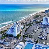 Sophisticated 2BR1BA Short Walk to Beach