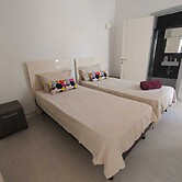 Twin Room with Laundry in Pembroke