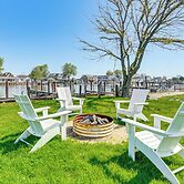 4 Boat Slips: Getaway on Mouth of Clinton River!