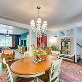 3 Mi to Frick Park: Artsy, Urban Retreat w/ Deck